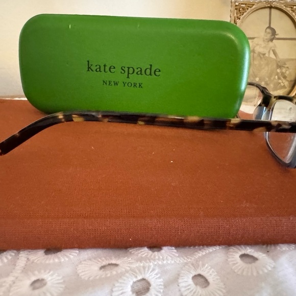 Kate Spade Tortoise Glasses with Vibrant Green Case main image 7